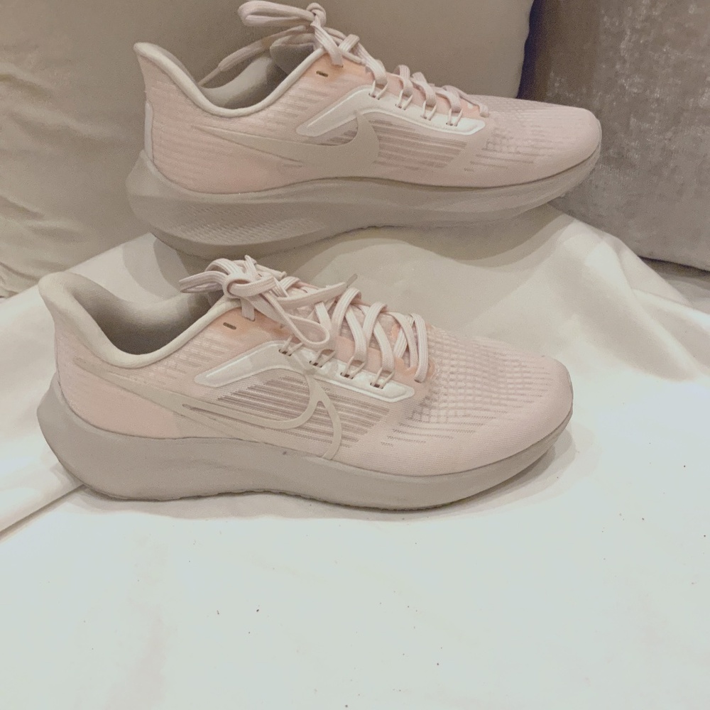 Nike Air Zoom Pegasus 39 women’s 9 1/2m